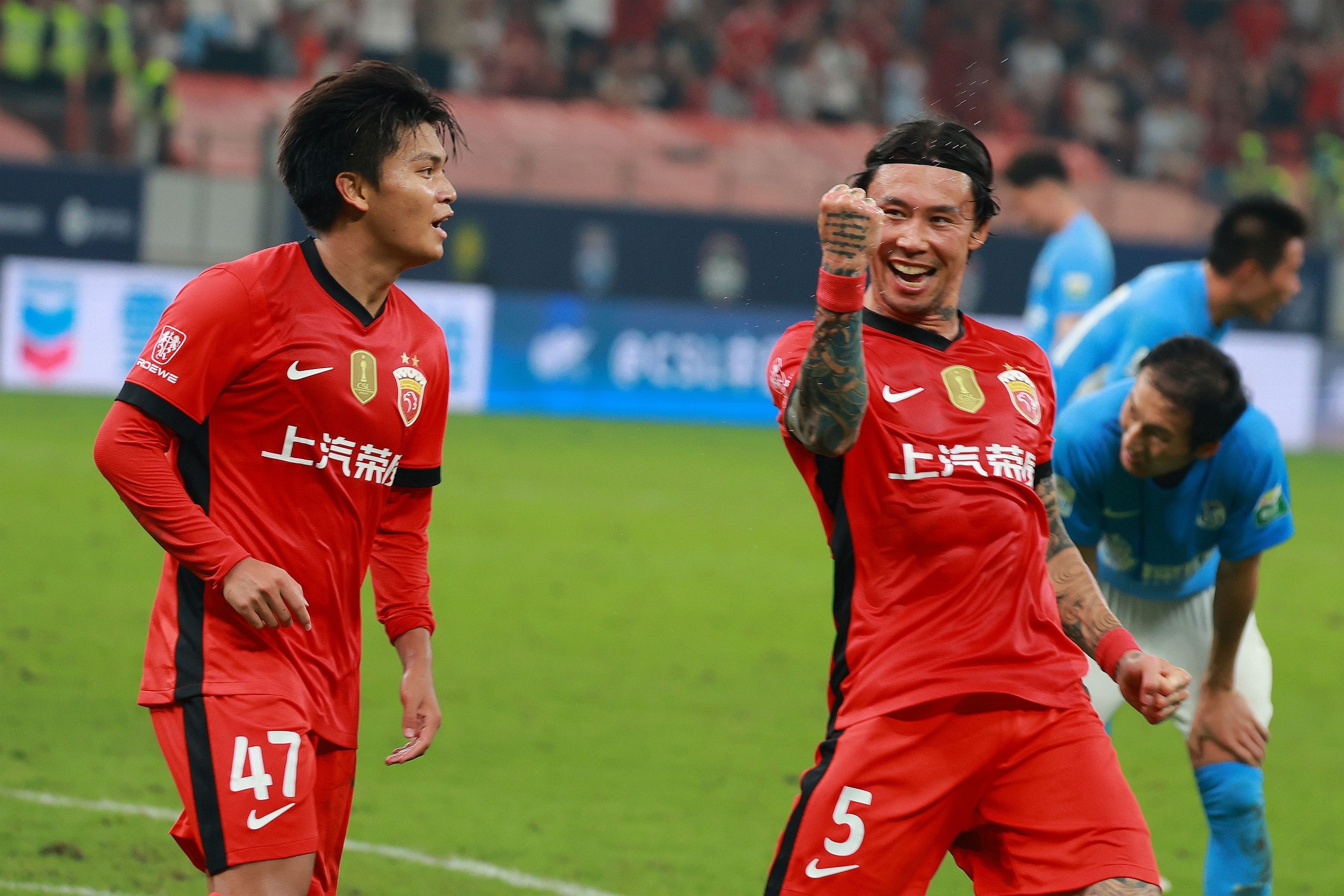 包含刚刚！北京国安豪取连胜备战CBA常规赛莱万多夫斯基新星大比分领先表现惊艳，波尔图围绕意甲临场应变的词条