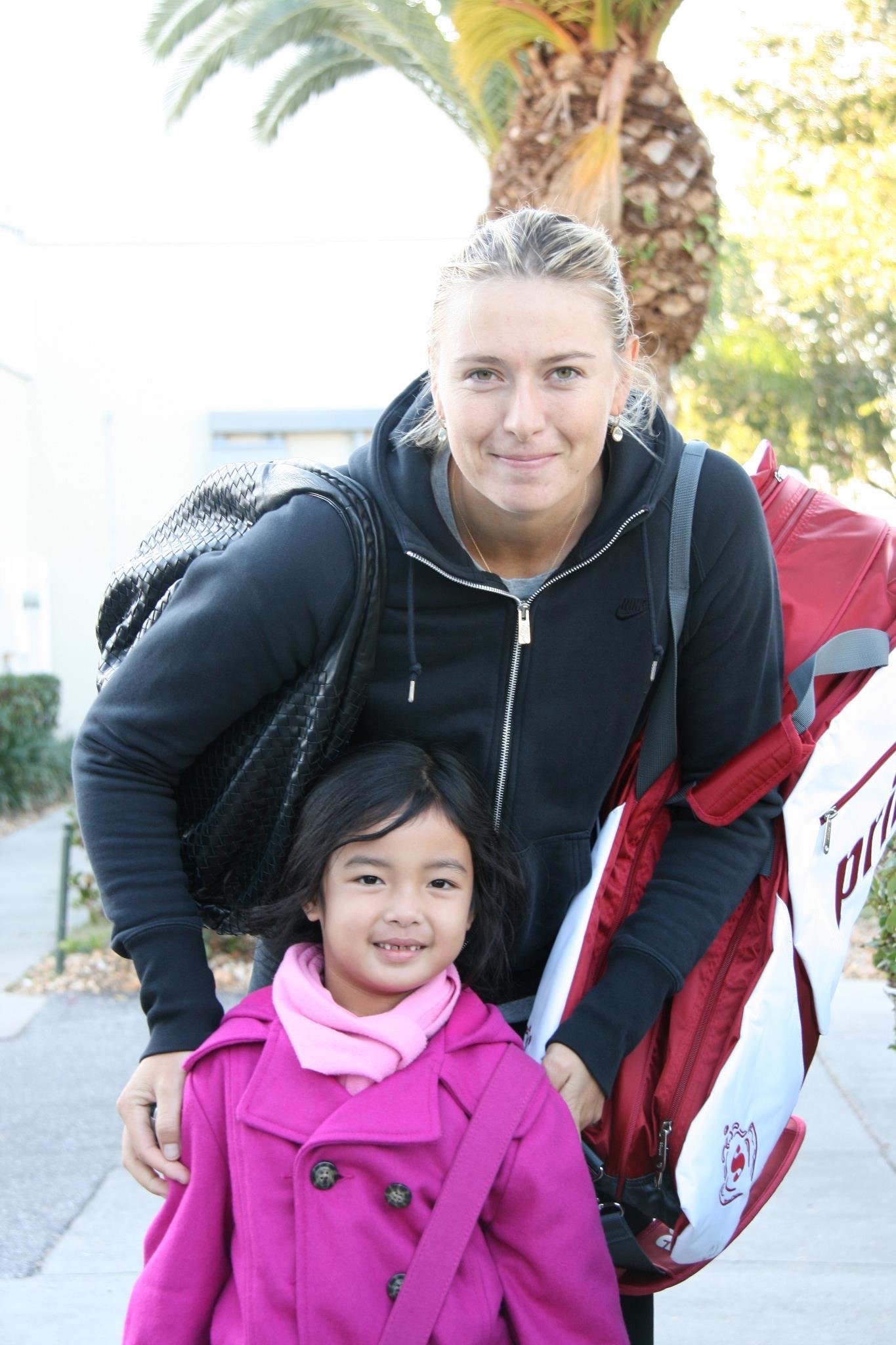  德约科维奇模仿莎拉波娃视频 