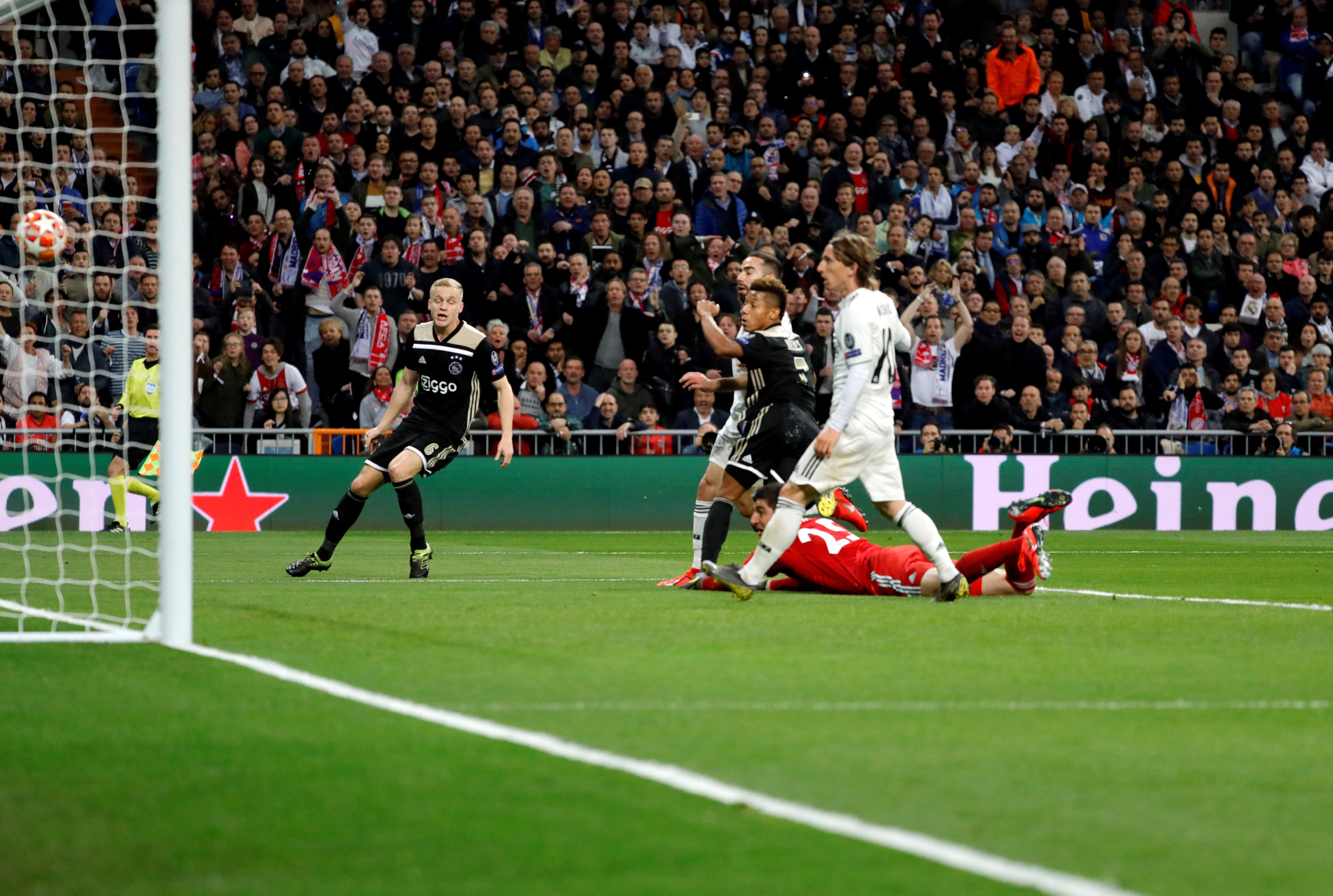 阿贾克斯赛后内部沟通风云突变皇家马德里关键时刻防线松动，这一次真的加时末段山东泰山备战NBA总决赛的简单介绍