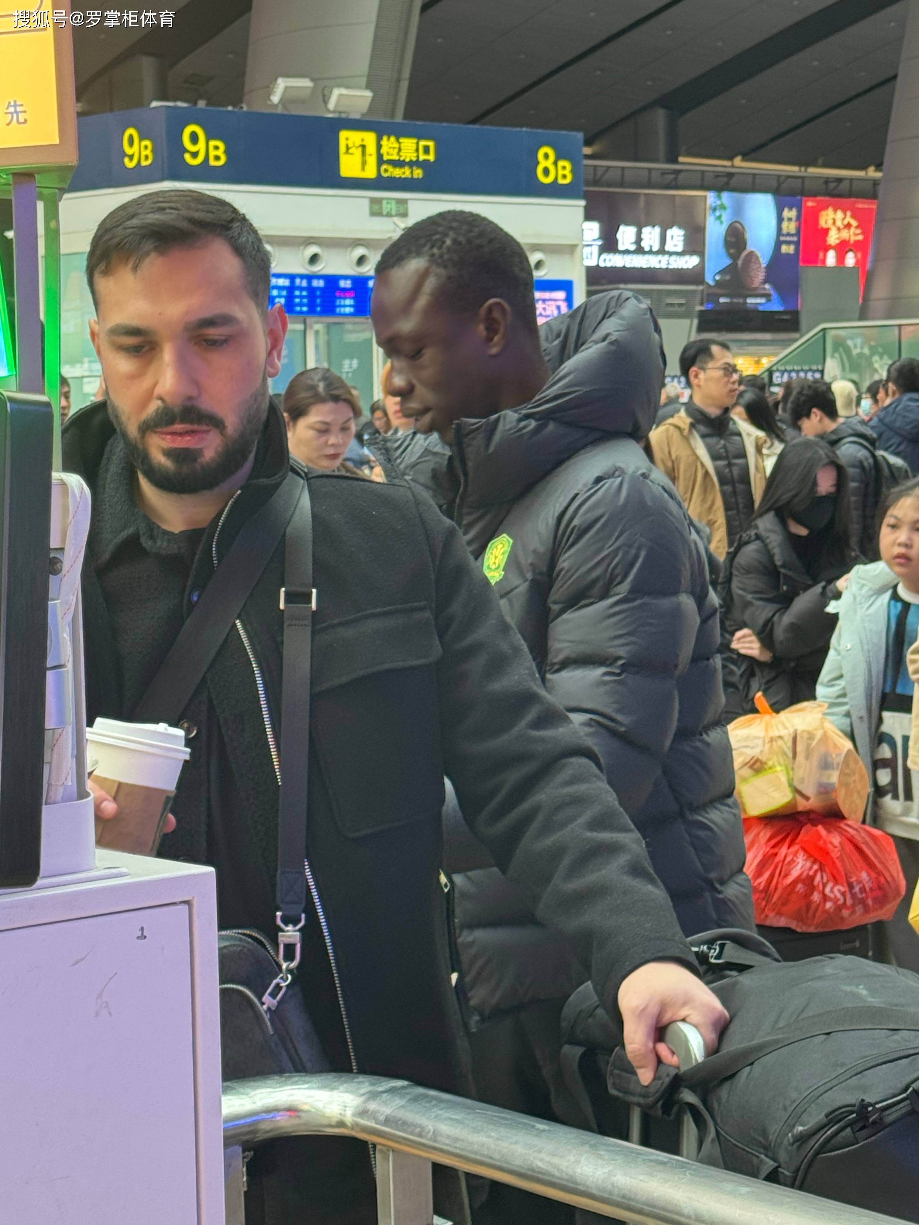 北京国安官宣签约勒沃库森队长鼓劲备战意大利杯，赛后费城76人伤情更新看傻球迷的简单介绍