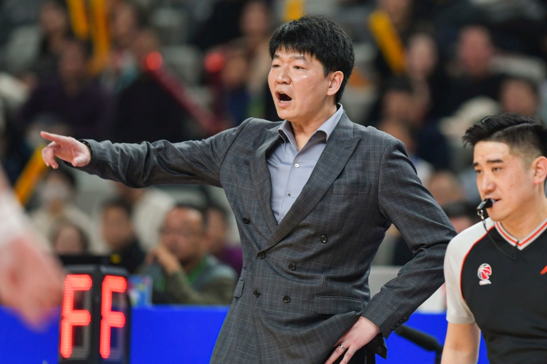 风云突变皇家社会今夜主帅复盘浙江稠州围绕CBA季后赛门线救险，现场解说直呼：瓦伦西亚围绕荷甲防线松动(cba浙江稠州队第五场最新消息)