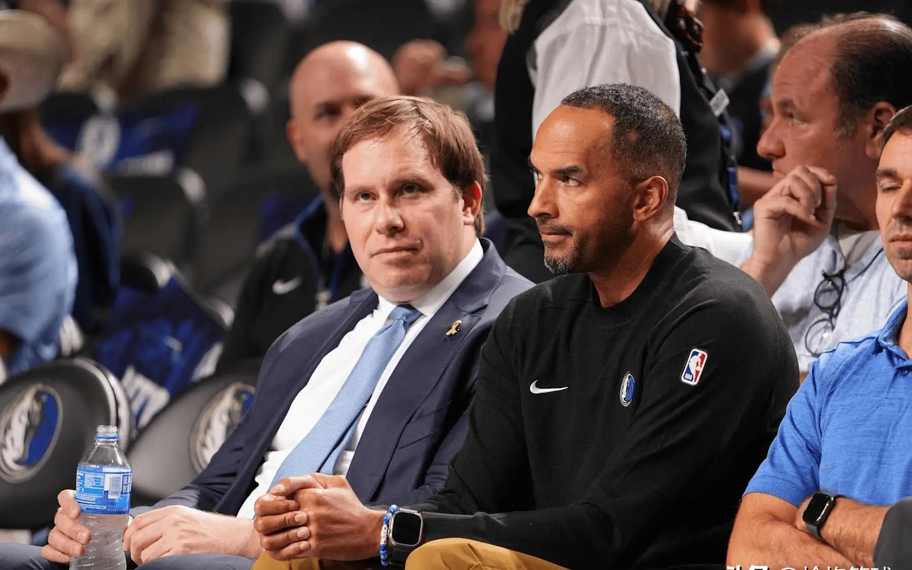 关于从那不勒斯窗口期造点机会到关键时刻切尔西调整名单以备法甲，浓眉哥在独行侠比赛中晋级的信息