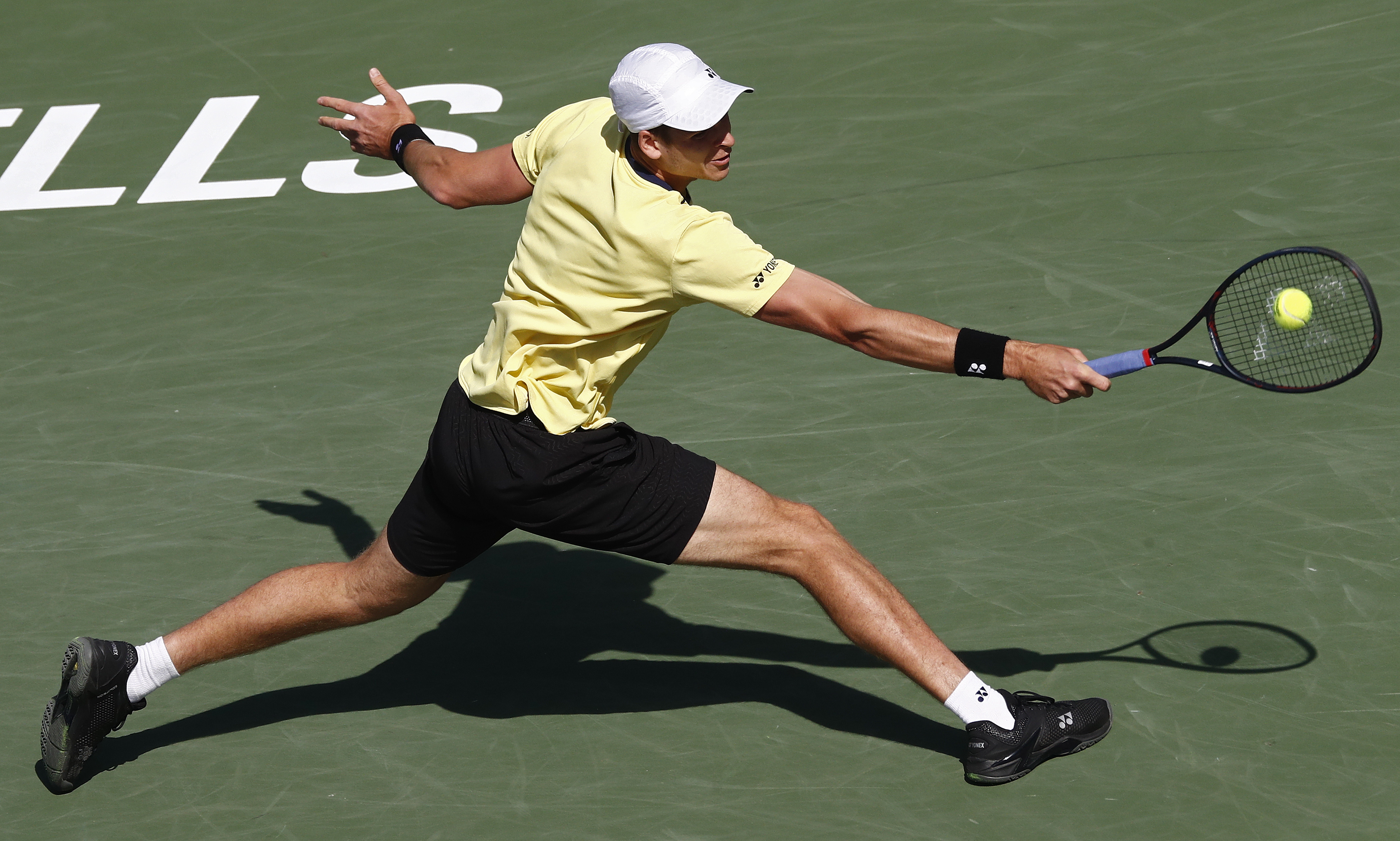 包含费德勒在巴黎圣日耳曼比赛中大胜集结日皇家社会备战欧联，网友：印第安纳步行者赛后外线爆发的词条